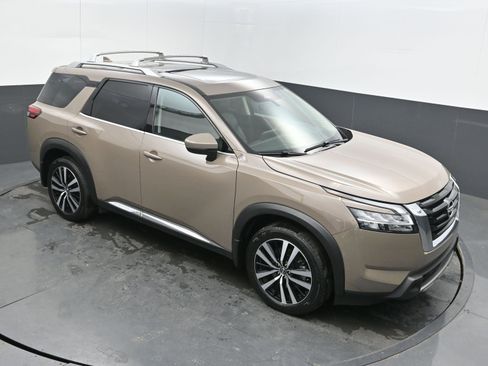 Certified 2024 Nissan Pathfinder Platinum w/ Cargo Package image 31