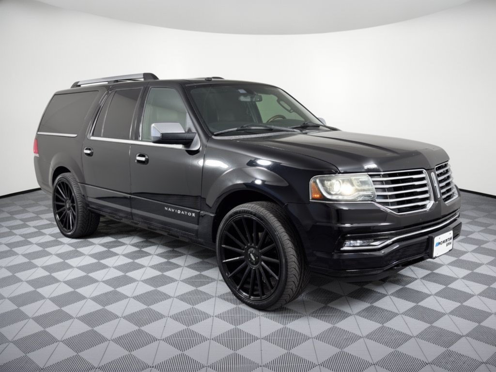 Used 2016 Lincoln Navigator L Select RWD image 7