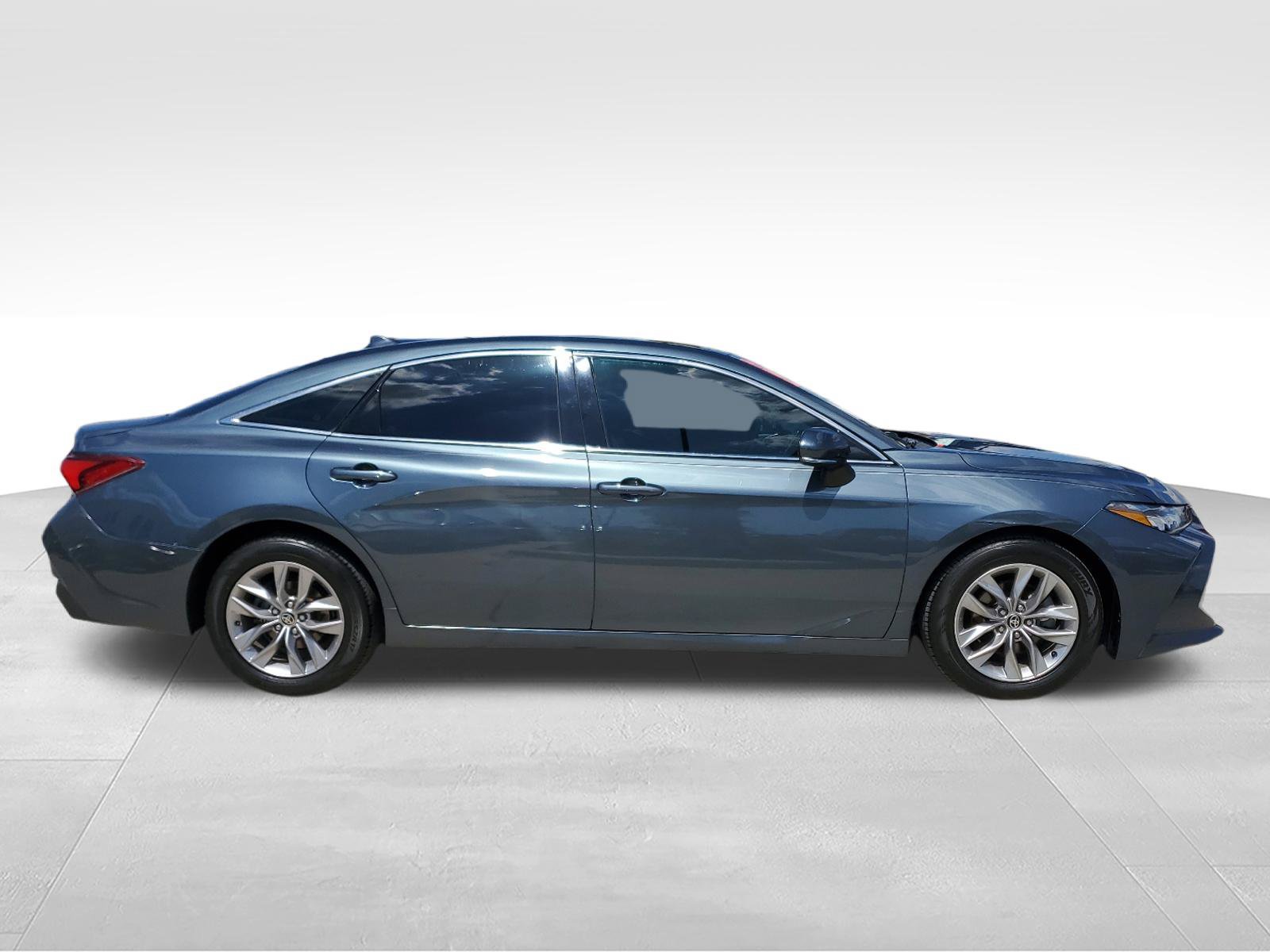 Used 2021 Toyota Avalon XLE FWD image 4