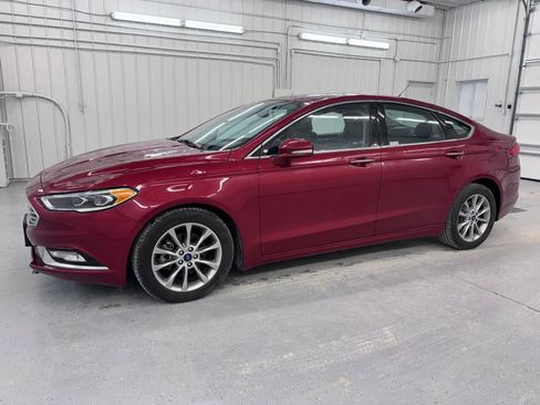 Used 2017 Ford Fusion SE w/ Fusion SE Technology Package FWD image 14