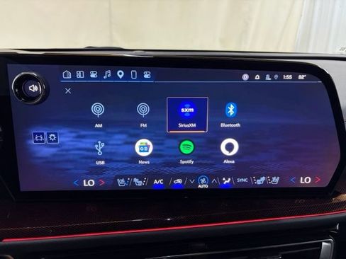 Used 2024 Chevrolet Traverse RS AWD/4WD image 56