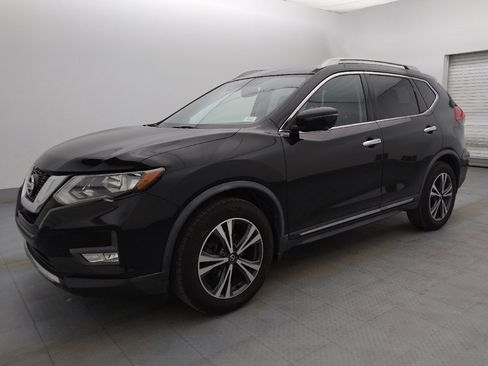 Used 2017 Nissan Rogue SL image 2
