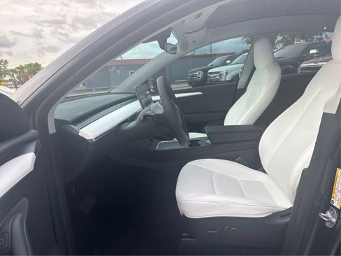 Used 2022 Tesla Model Y Long Range AWD/4WD image 9