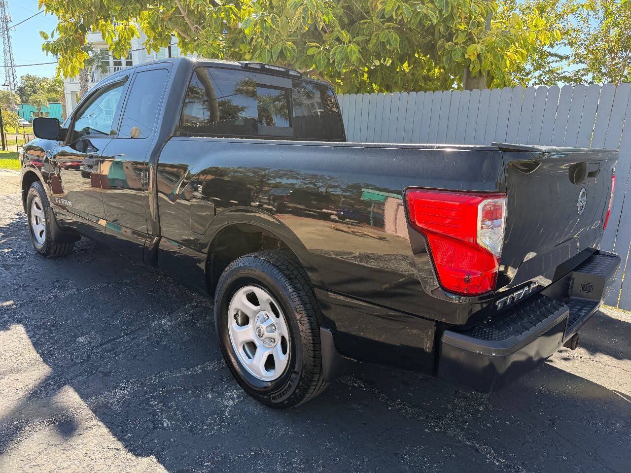 Used 2017 Nissan Titan S RWD image 3