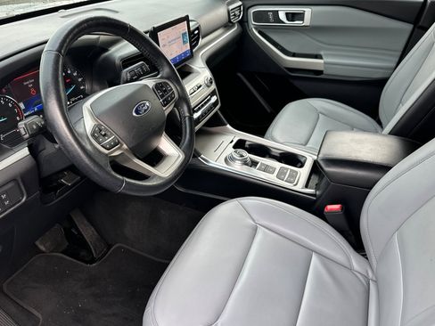 Certified 2021 Ford Explorer XLT w/ Equipment Group 202A image 10