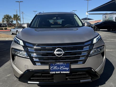 Used 2026 Nissan Rogue Platinum w/ Platinum Premium Package image 2