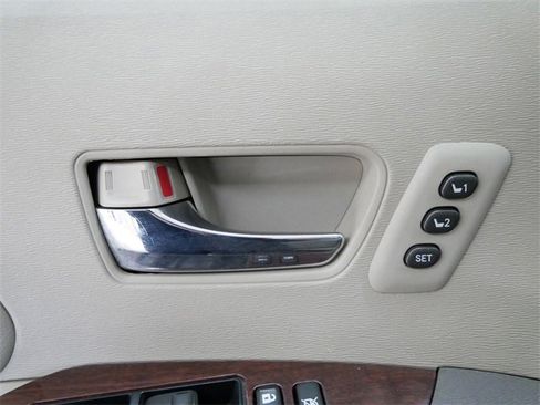 Used 2013 Toyota Sienna XLE image 14