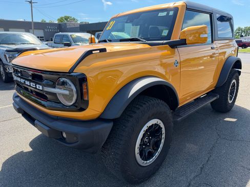 Certified 2021 Ford Bronco Outer Banks w/ Sasquatch Package AWD/4WD image 4