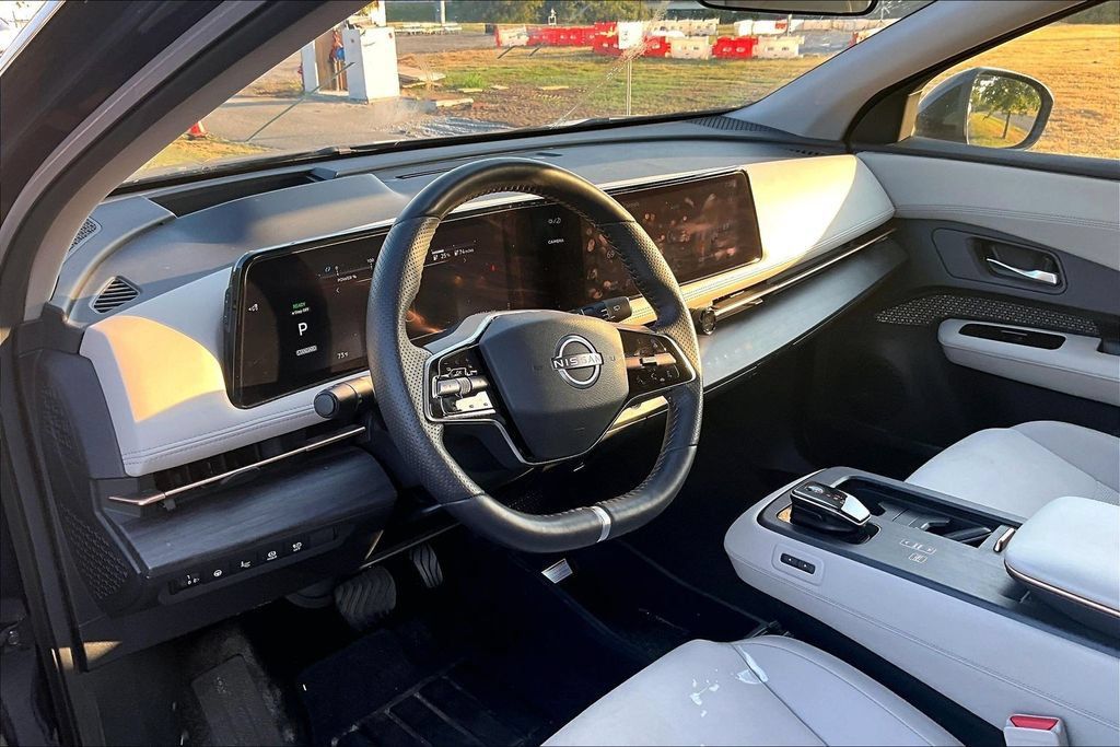 Used 2023 Nissan Ariya AWD image 5