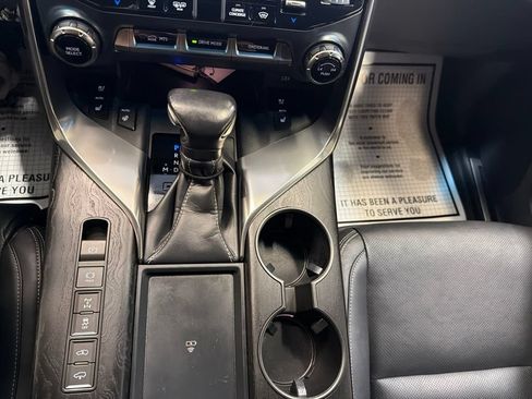 Used 2024 Lexus LX 600 4WD w/ Luxury Package image 33