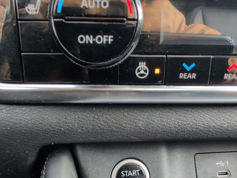 Used 2023 Nissan Rogue SL w/ SL Premium Package image 26