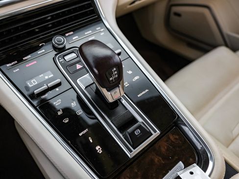 Used 2018 Porsche Panamera Turbo image 27