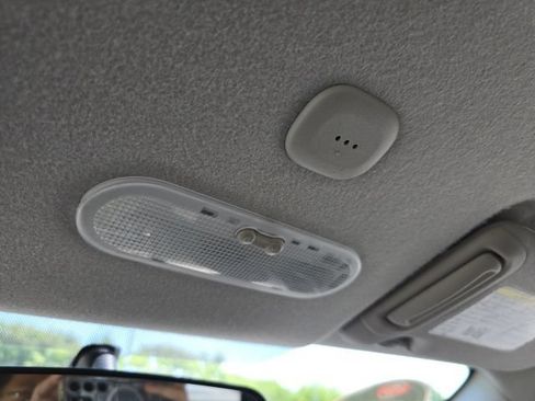 Used 2018 Nissan Versa S Plus FWD image 23
