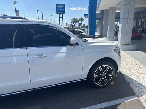 Used 2021 Ford Expedition Limited image 6