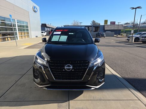 Used 2023 Nissan Kicks SR w/ SR Premium Package image 8