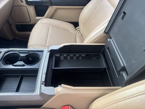 Used 2019 Ford F250 Lariat w/ Chrome Package image 18