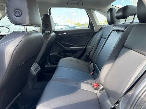 Used 2019 Volkswagen Jetta SE w/ Cold Weather Package FWD image 8