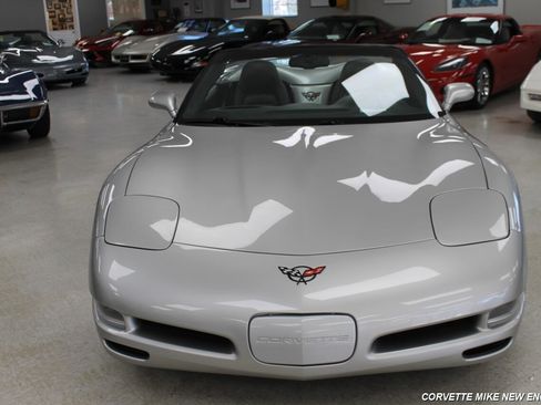 Used 2004 Chevrolet Corvette w/ Preferred Equipment Group image 22