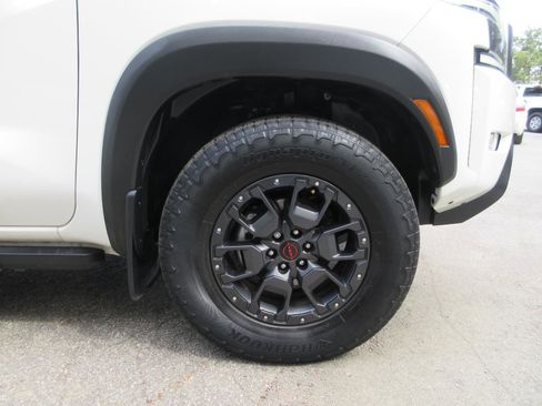 Used 2022 Nissan Frontier PRO-4X w/ Pro-4X Premium Package image 19