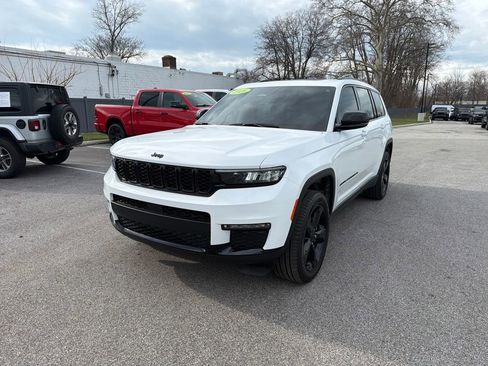Used 2025 Jeep Grand Cherokee L Limited w/ Black Appearance Package image 4