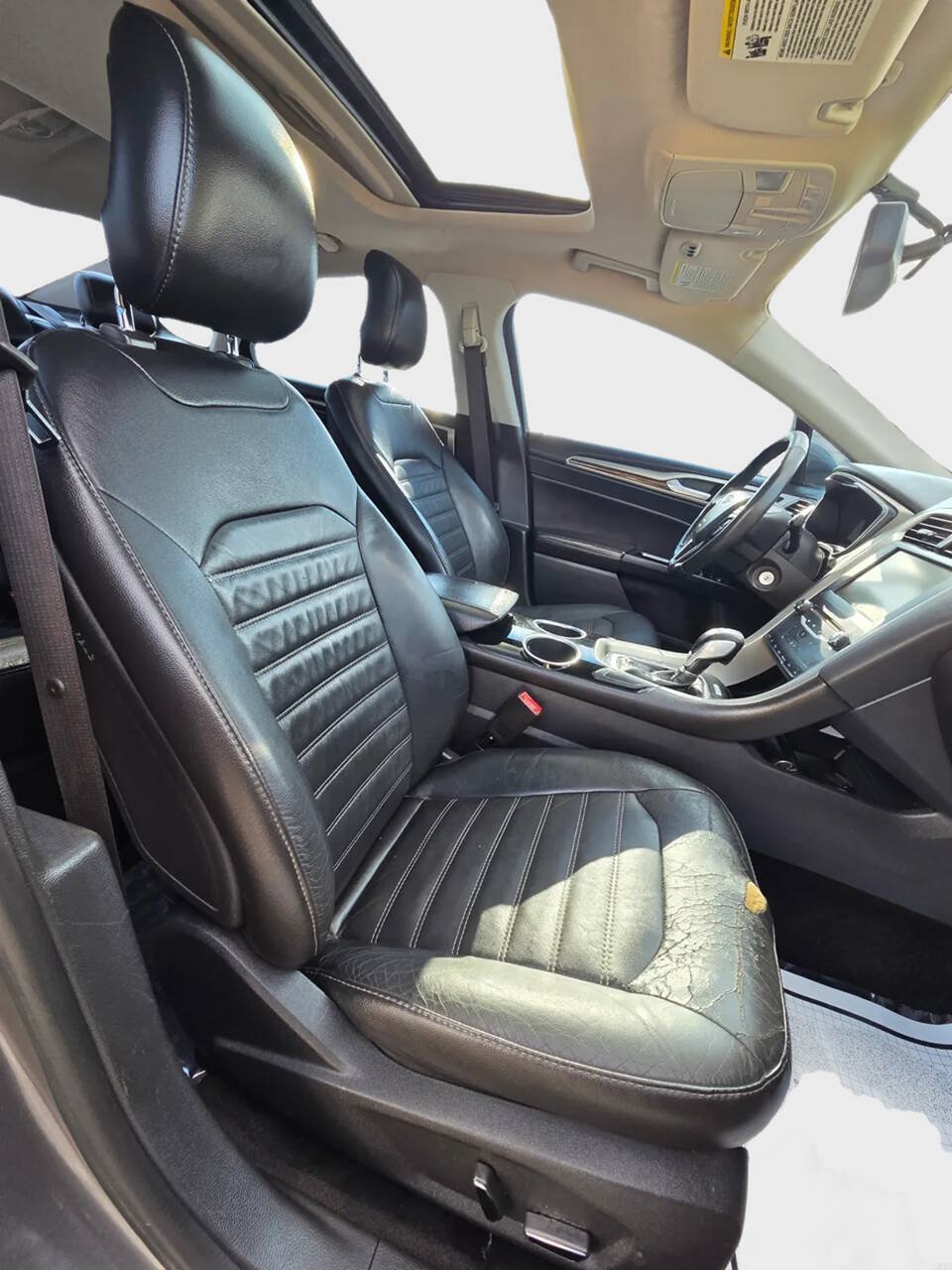Used 2014 Ford Fusion SE w/ Equipment Group 202A FWD image 11