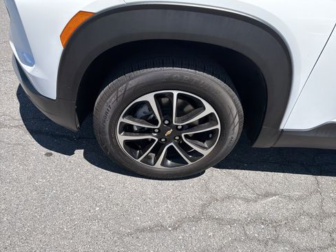 Used 2025 Chevrolet TrailBlazer LT AWD/4WD image 11