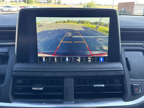 Used 2023 Chevrolet Tahoe Z71 w/ Luxury Package AWD/4WD image 17