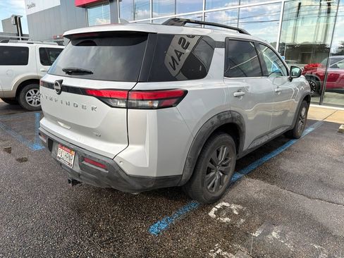 Used 2022 Nissan Pathfinder SV FWD image 3