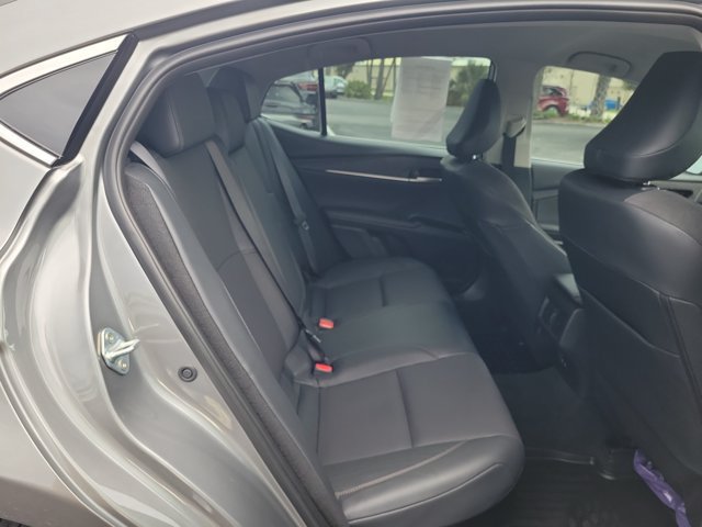 Used 2025 Toyota Camry XLE FWD image 8