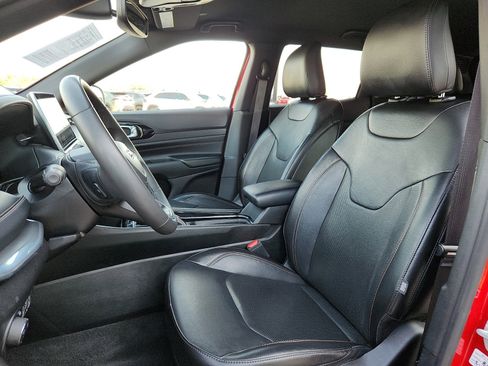 Used 2023 Jeep Compass Limited image 12