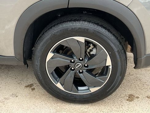 Used 2025 Nissan Rogue SV image 8