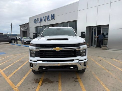 Used 2025 Chevrolet Silverado 2500 LT AWD/4WD image 2