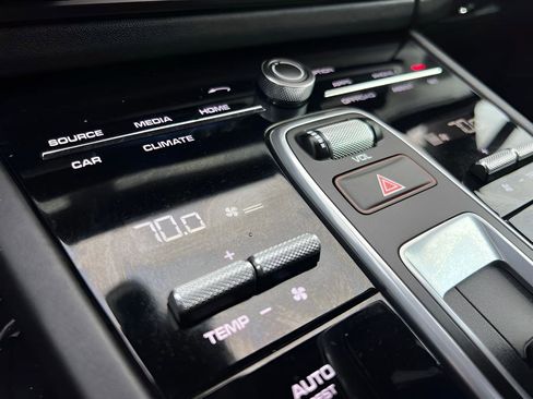 Used 2019 Porsche Cayenne S image 52