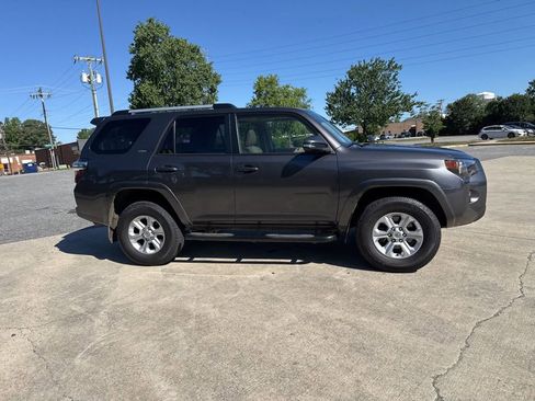 Used 2022 Toyota 4Runner SR5 Premium w/ Moonroof Package AWD/4WD image 5