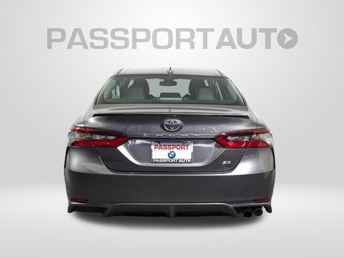 Used 2022 Toyota Camry SE image 5