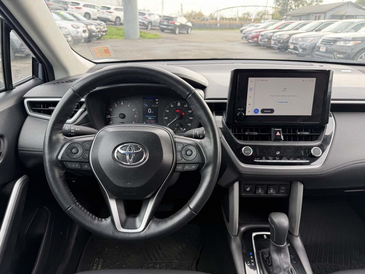 Used 2025 Toyota Corolla Cross LE AWD/4WD image 22