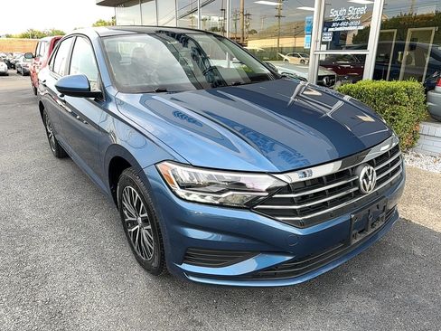 Used 2021 Volkswagen Jetta SE w/ SE Cold Weather Package FWD image 2