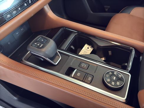 Used 2022 Nissan Pathfinder Platinum w/ Cargo Package image 14