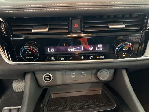 Used 2023 Nissan Rogue SV FWD image 16