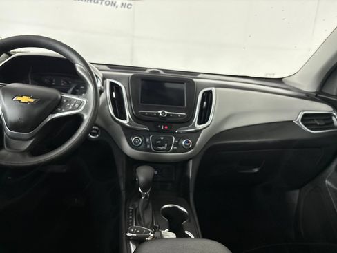 Used 2022 Chevrolet Equinox LS FWD image 18