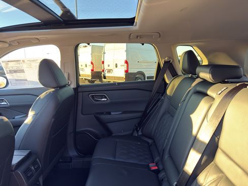 New 2026 Nissan Rogue Platinum image 33