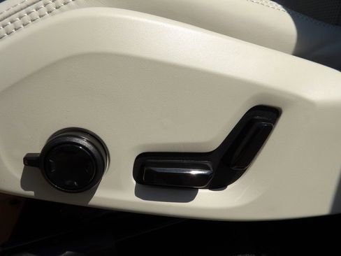 New 2026 Volvo XC90 T8 Ultra w/ Protection Package Premier image 14