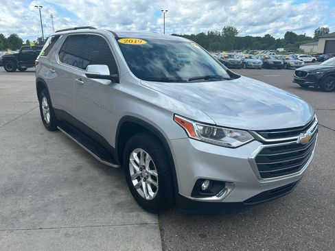 Used 2019 Chevrolet Traverse LT FWD image 3