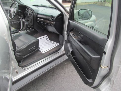 Used 2004 Nissan Pathfinder LE Platinum RWD image 20