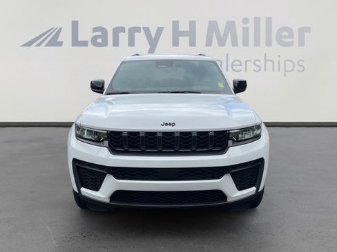 Used 2026 Jeep Grand Cherokee Altitude AWD/4WD image 8