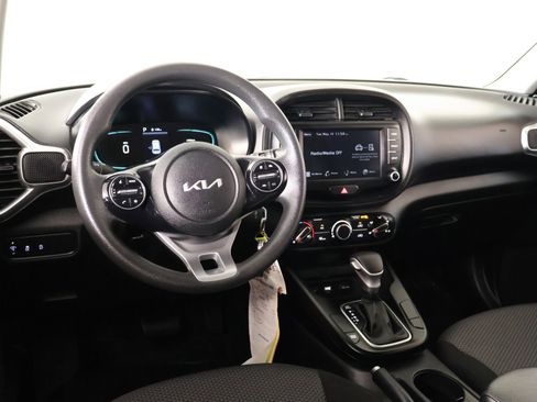 Used 2023 Kia Soul LX w/ LX Technology Package FWD image 2