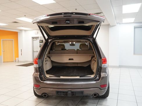 Used 2017 Jeep Grand Cherokee Overland AWD/4WD image 10