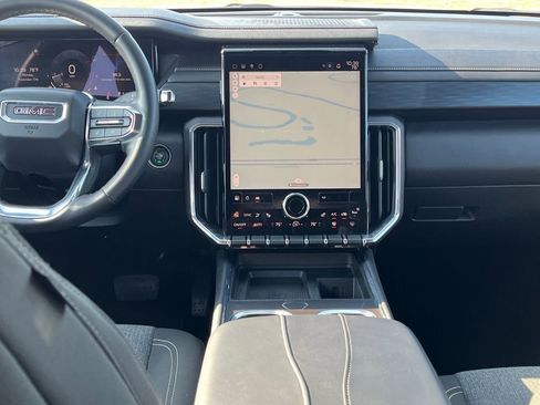 Used 2025 GMC Acadia Elevation image 18