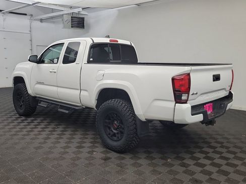 Used 2022 Toyota Tacoma SR5 image 3