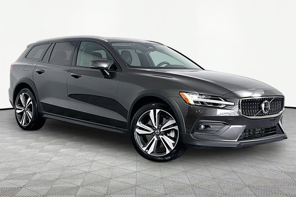 Used 2025 Volvo V60 B5 Cross Country Plus AWD/4WD image 1
